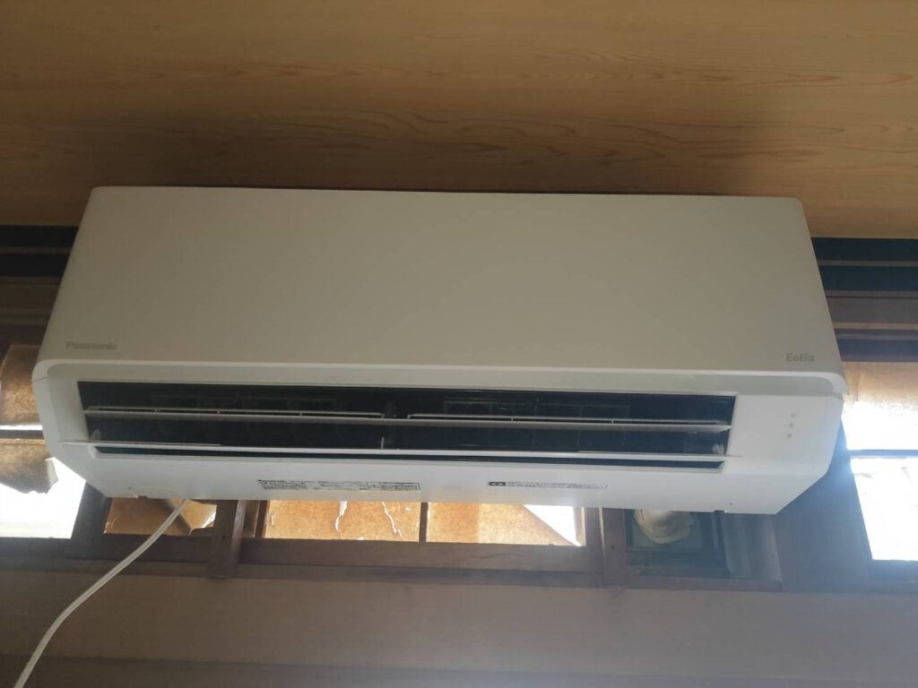 【値下げしました】エアコンです。 日立（HITACHI） エアコン 10畳用 冷暖房 白くまくん コンパクト 単相